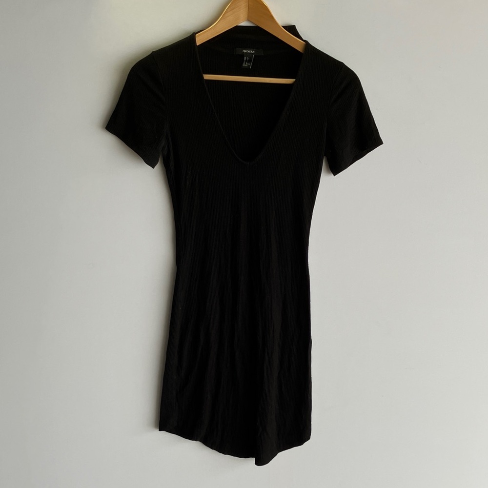Forever 21 Black Short Sleeve V-Neck Top